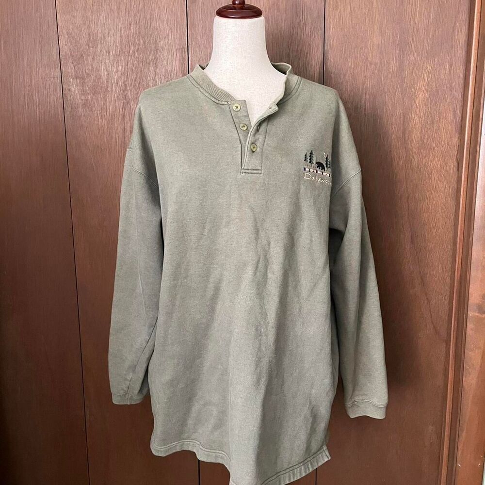 VTG Dollywood Women's Bear Green Oversized Sweatshirt with Button Collar